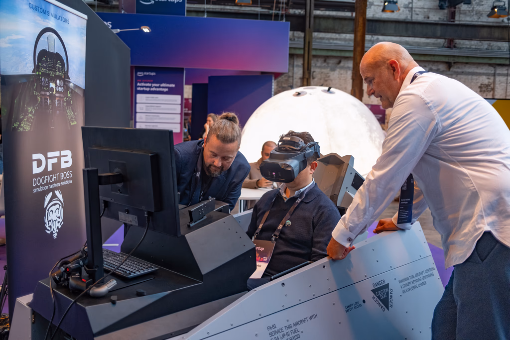 Flight simulator at DTM26